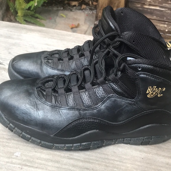 Air Jordan NYC black and Gold sneakers - Picture 2 of 8
